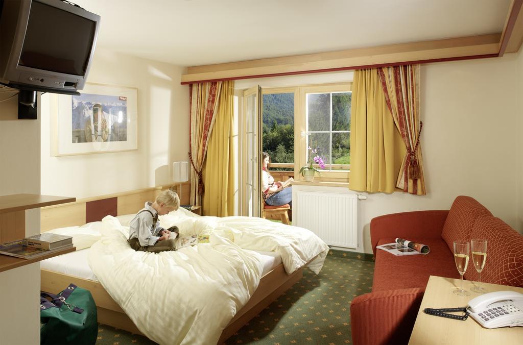 Hotel Mariasteinerhof Oda fotoğraf